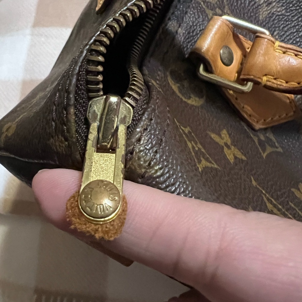 Authentic LOUIS VUITTON Monogram Speedy 30
Hand Bag - Picture 3 of 16